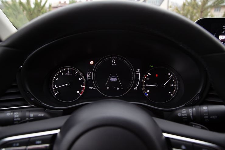 Первый тест-драйв кроссовера Mazda CX-30: драйва ради, кайфа для