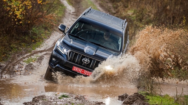 Обгоняем Pajero Sport на&nbsp;рамнике Toyota Land Cruiser Prado