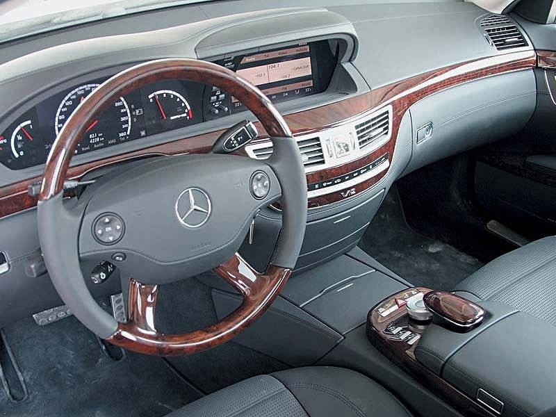 Канадцам страшно ездить на новых Mercedes
