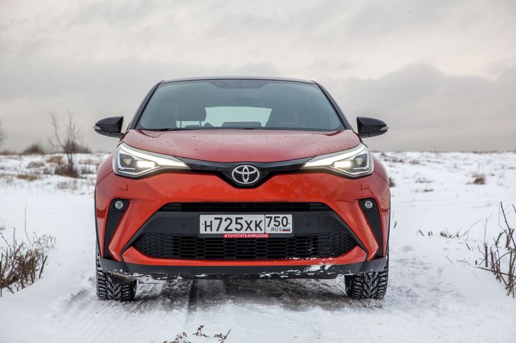 Тест-драйв обновленной Toyota C-HR: выбираем лучшие версию и мотор