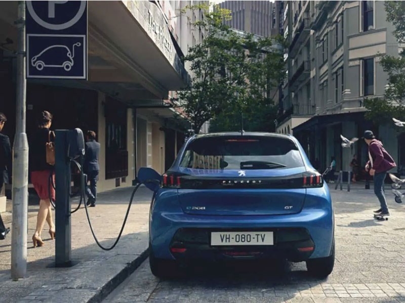 Новый Peugeot 208 лишится ДВС