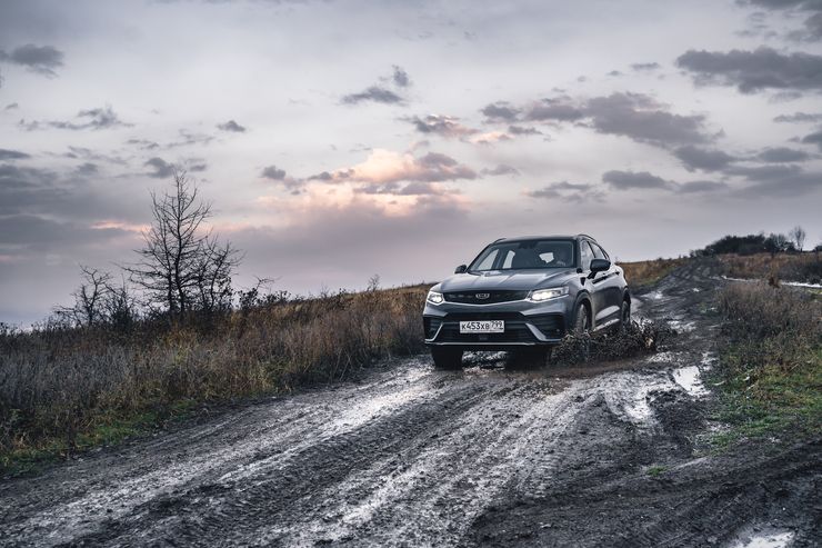 Ничего себе заявочка: тест-драйв нового премиум-кроссовера Geely Tugella