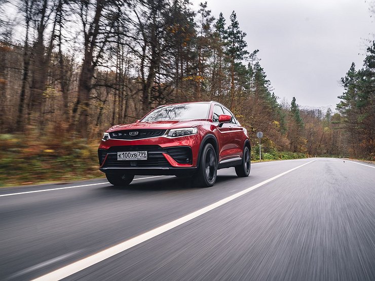 Кроссовер Geely Tugella получил в России более дешевую «люксовую» комплектацию