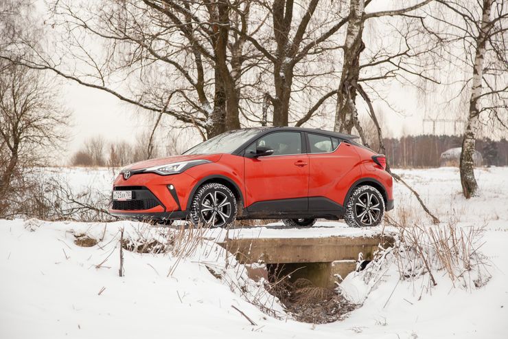 Тест-драйв обновленной Toyota C-HR: выбираем лучшие версию и мотор