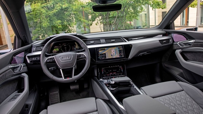 Подпитываем интерес к&nbsp;четырём кольцам, разряжая Audi e-tron