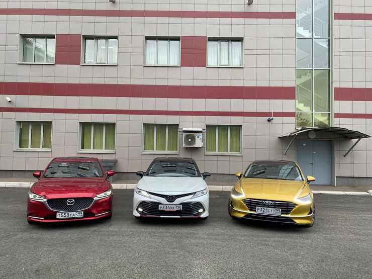 Чьи &laquo;понты&raquo; дороже: сравнительный тест Toyota Camry, Mazda6 и Hyundai Sonata