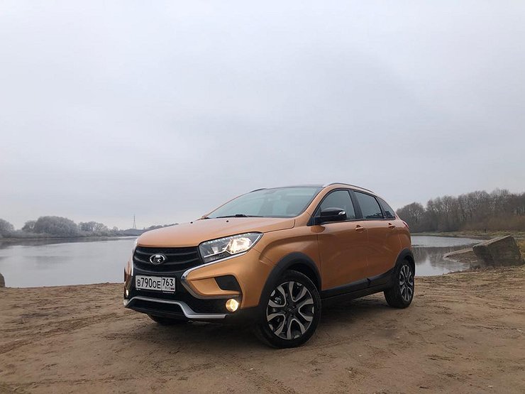 Одной педалью меньше: тест-драйв LADA XRAY Cross с вариатором