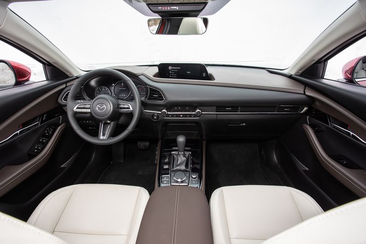 Первый тест-драйв кроссовера Mazda CX-30: драйва ради, кайфа для