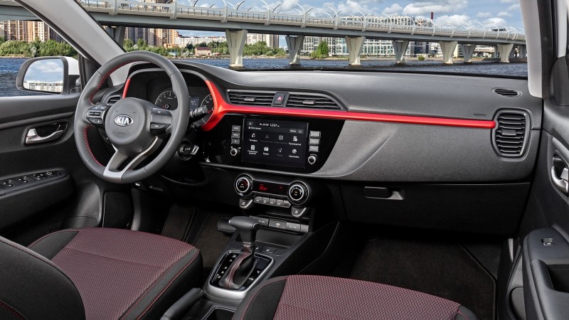 Вычисляем обновлённый седан Kia Rio по внешним признакам 2 Вычисляем обновлённый седан Kia Rio по внешним признакам