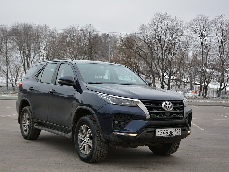 Олдскул на все деньги: тест-драйв обновленного внедорожника Toyota Fortuner