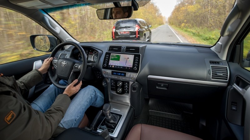 Обгоняем Pajero Sport на&nbsp;рамнике Toyota Land Cruiser Prado