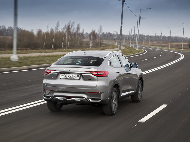 Власти посоветовали россиянам не ездить на кроссоверах Haval