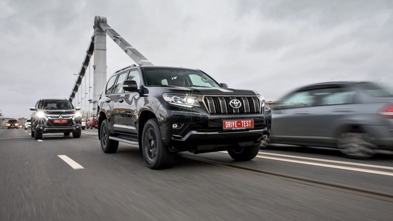 Обгоняем Pajero Sport на&nbsp;рамнике Toyota Land Cruiser Prado