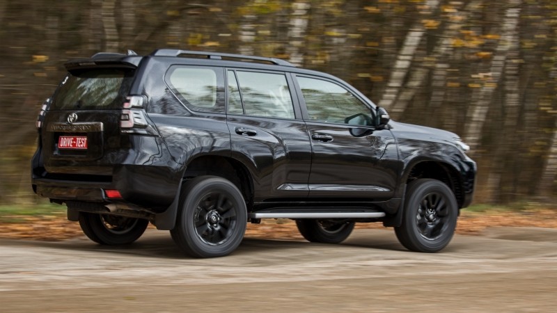 Обгоняем Pajero Sport на&nbsp;рамнике Toyota Land Cruiser Prado