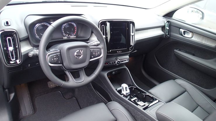 Зимний тест-драйв Volvo XC40: пошалить не получится