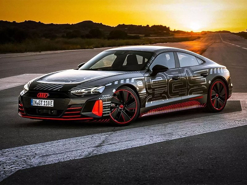 Глава Audi призывает не устанавливать большие батареи на электромобили