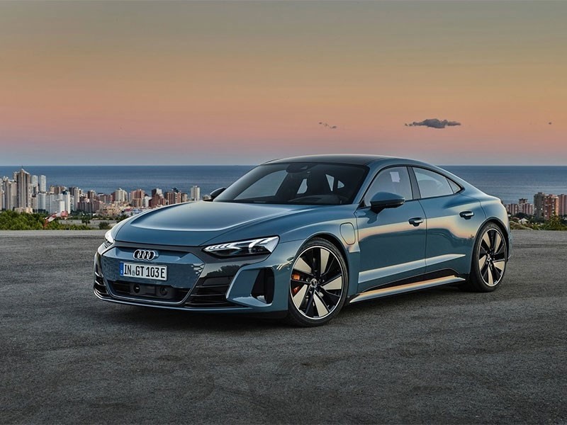 В Audi представили свое видение Porsche Taycan