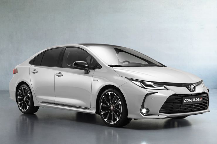 Toyota привезла в Россию новые C-HR и Corolla 2 Toyota привезла в Россию новые C-HR и Corolla