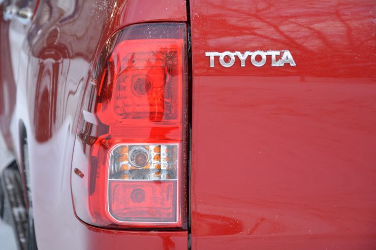 Легок на подъем: тест-драйв Toyota Hilux с новым мотором