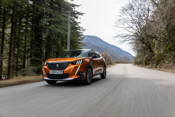 Лучше мало, чем много: первый тест-драйв нового Peugeot 2008 8 Лучше мало, чем много: первый тест-драйв нового Peugeot 2008