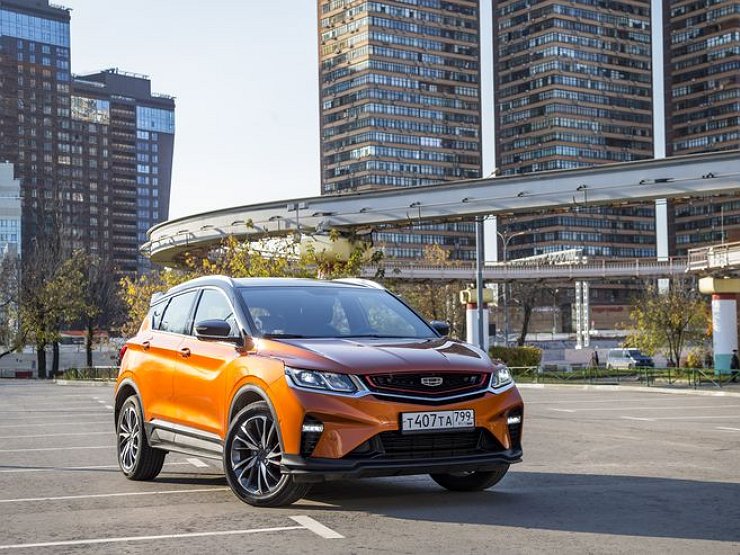 Кроссоверы Geely увеличили китайцам продажи на 265%