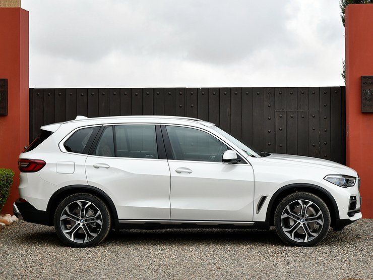 Владельцев новых BMW X5 пугают расслаивающимися шинами