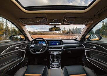 Хочу быть Lamborghini: В Россию едет новый кроссовер FAW T77
