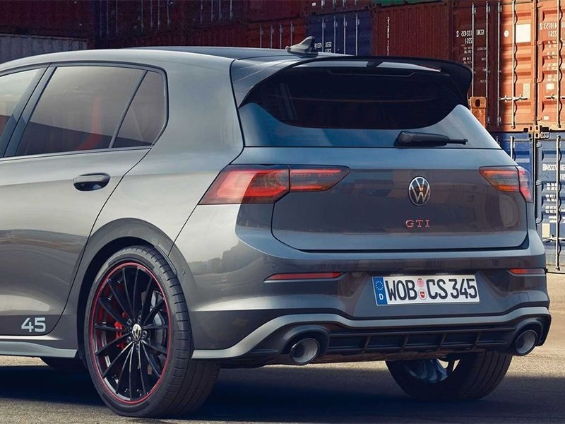Volkswagen отпраздновал 45-летие модели Golf GTI