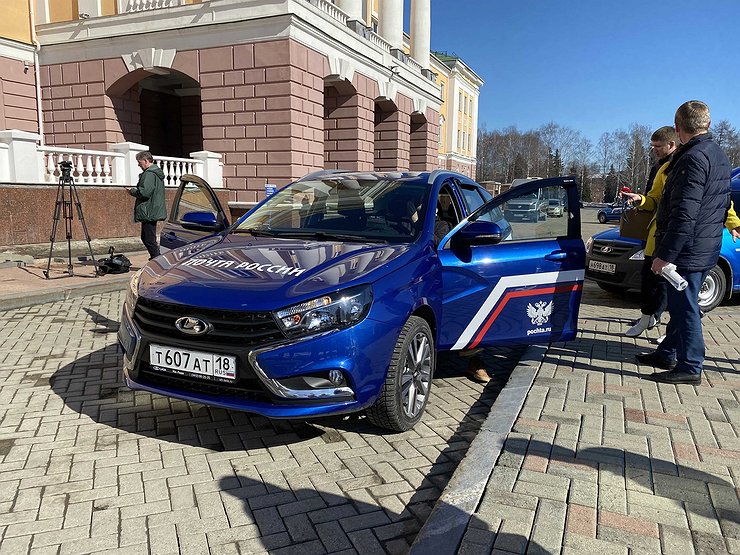 Глава Почты России оценил новую LADA Vesta 1 Глава Почты России оценил новую LADA Vesta