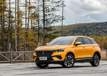 Хочу быть Lamborghini: В Россию едет новый кроссовер FAW T77