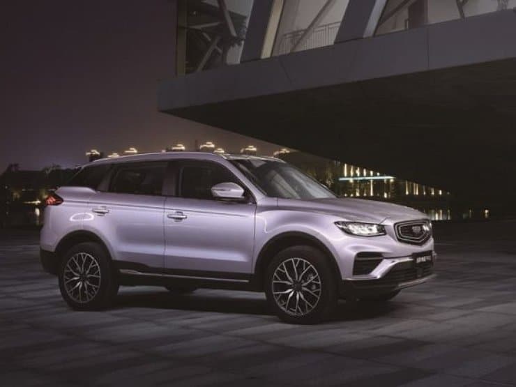 Названы сроки появления в России нового кроссовера Geely Atlas PRO