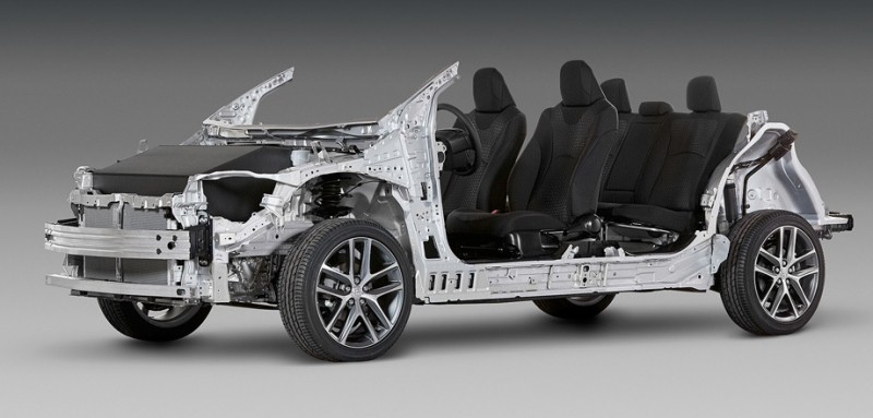 Выделяем базовый среди обновлённых седанов Toyota Camry