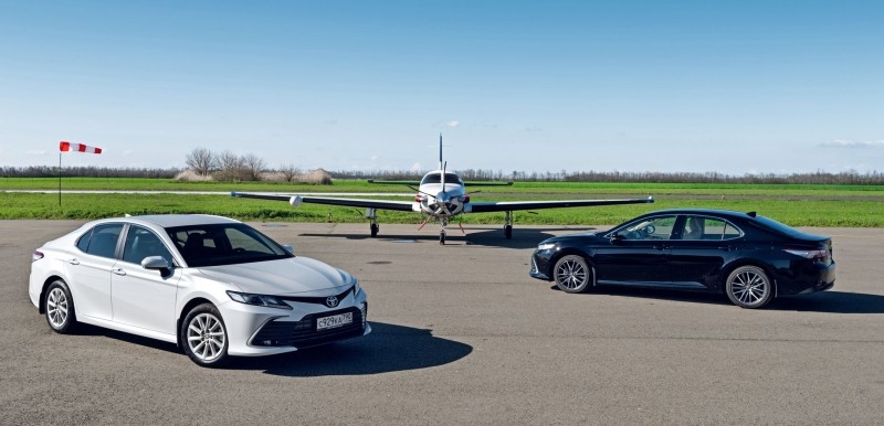 Выделяем базовый среди обновлённых седанов Toyota Camry