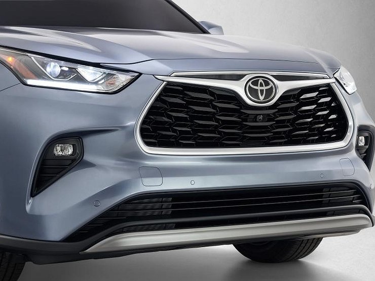 Toyota готовится к запуску двух 8-местных кроссоверов