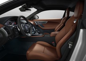 Jaguar привез в Россию «черную» версию модели F-Type 2 Jaguar привез в Россию «черную» версию модели F-Type