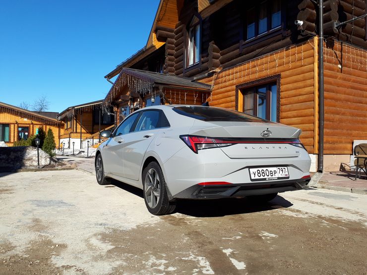 Удар по глазам: первый тест-драйв новой Hyundai Elantra 5 Удар по глазам: первый тест-драйв новой Hyundai Elantra