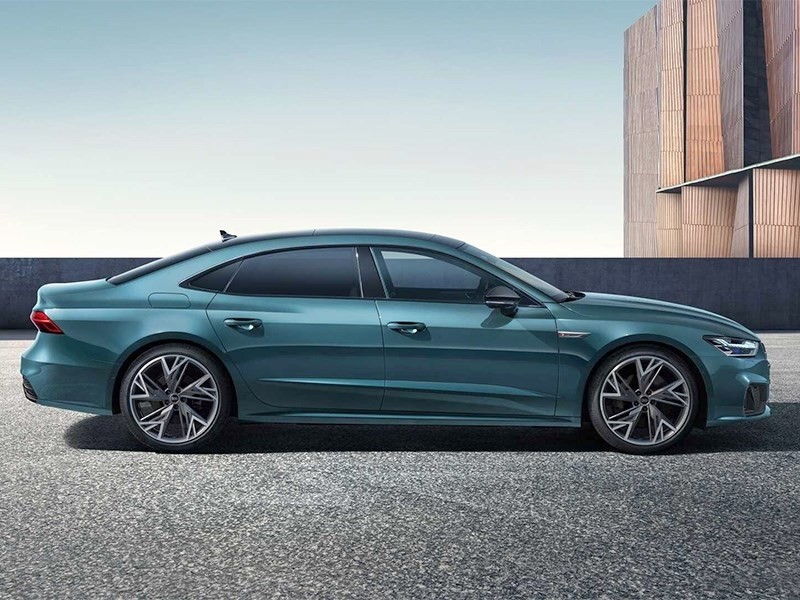 Audi A7 превратили в седан