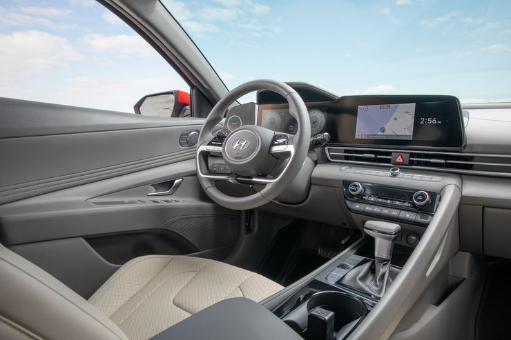 Удар по глазам: первый тест-драйв новой Hyundai Elantra 3 Удар по глазам: первый тест-драйв новой Hyundai Elantra