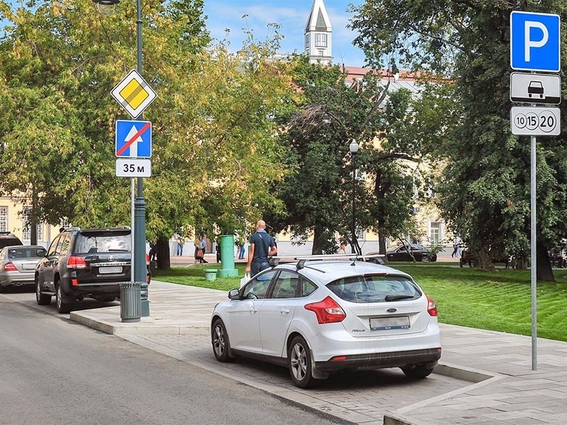 Городские парковки отдадут под летние кафе