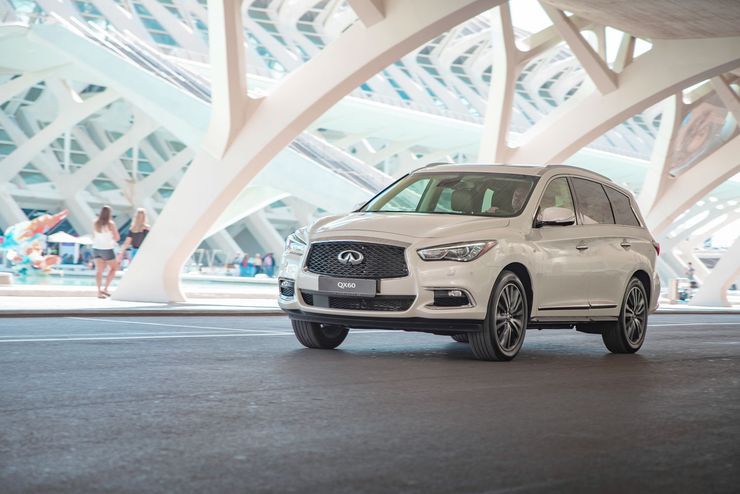 Премиум в тени: сравнительный тест Jeep Grand Cherokee, Volvo XC90 и Infiniti QX60