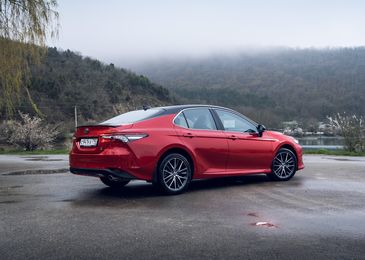 Фитнес для бизнесмена: первый тест-драйв новой Toyota Camry