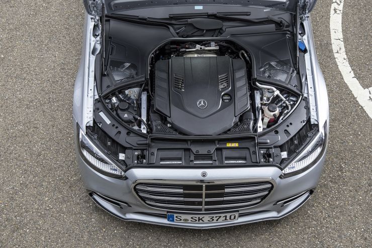 В Россию привезли 8-цилиндровый Mercedes-Benz S-класса 2 В Россию привезли 8-цилиндровый Mercedes-Benz S-класса