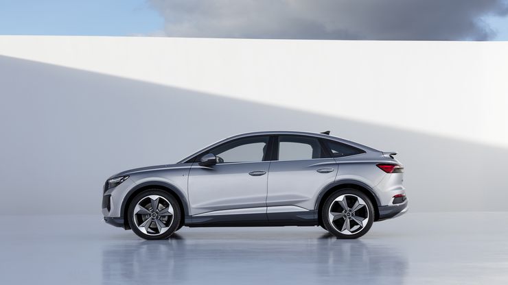 Немцы рассказали, насколько новый кроссовер Audi Q4 e-tron &laquo;круче&raquo;, чем Q5