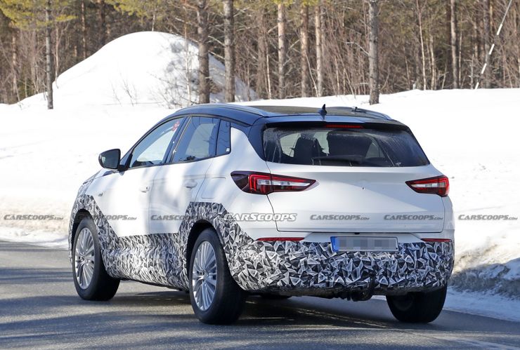 Обновленный кроссовер Opel Grandland X замечен на тестах