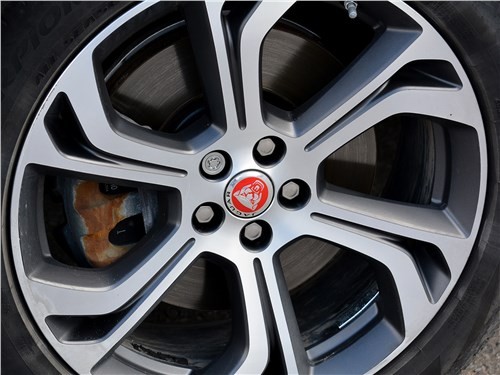 Jaguar E-Pace - почему про него забывают?