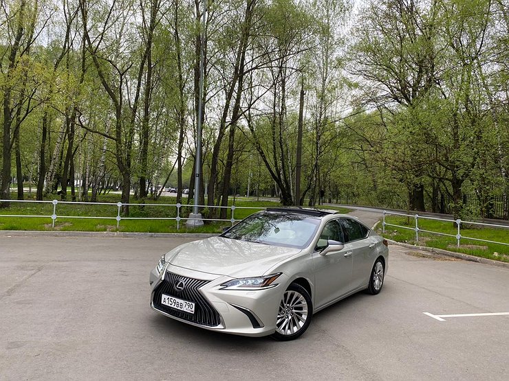 Пижонские страсти: тест-драйв обновленного Lexus ES250