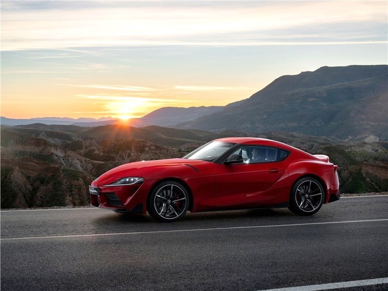 Toyota Supra запустили в полет! 1 Toyota Supra запустили в полет!