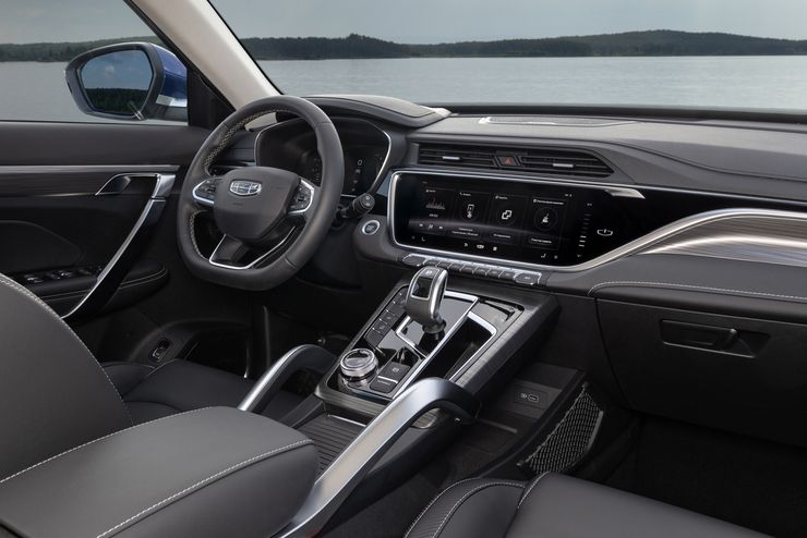 Кому нужен &laquo;китаец&raquo; за 2,2 миллиона: первый тест-драйв Geely Atlas Pro