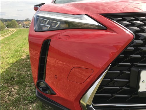 Тест-драйв Lexus UX (поколение I) - Сила гибрида