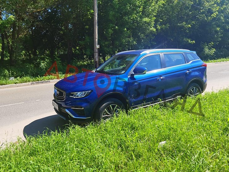 Новые кроссоверы Geely Atlas Pro «застукали» до официального старта продаж